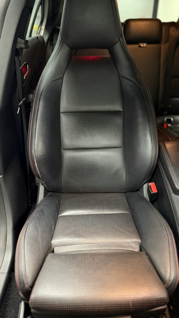 Mercedes A200d Pack AMG – Image 18